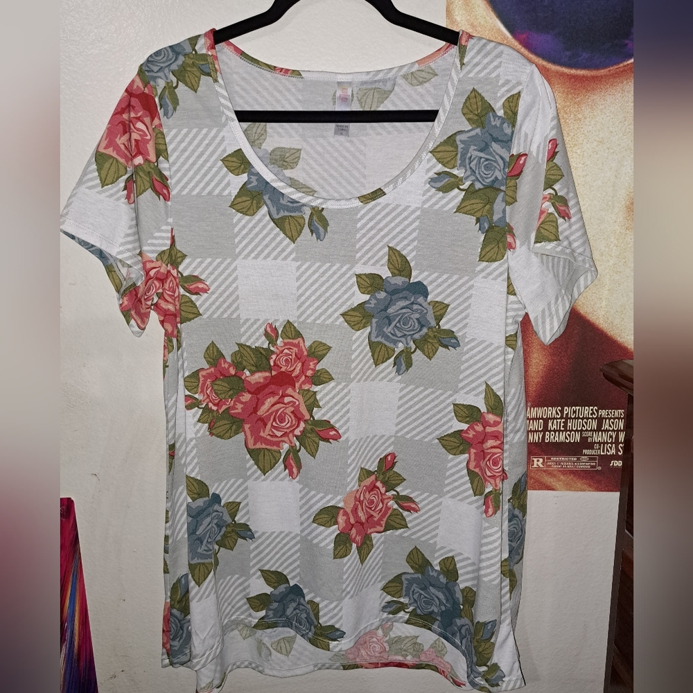 XL Lularoe Floral Classic Tee Top